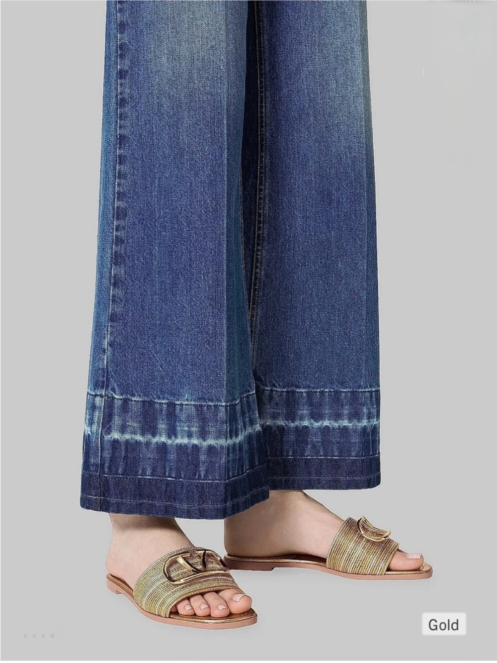 Valentino Garavani
VLogo Signature gold Metallic Leather Slide Sandals 9.5 
$980